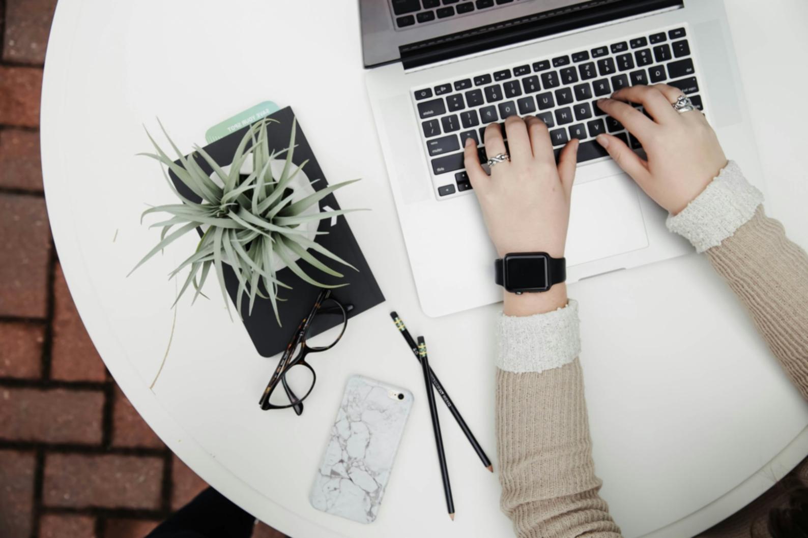 Specialiști la sesiune de training audit SEO